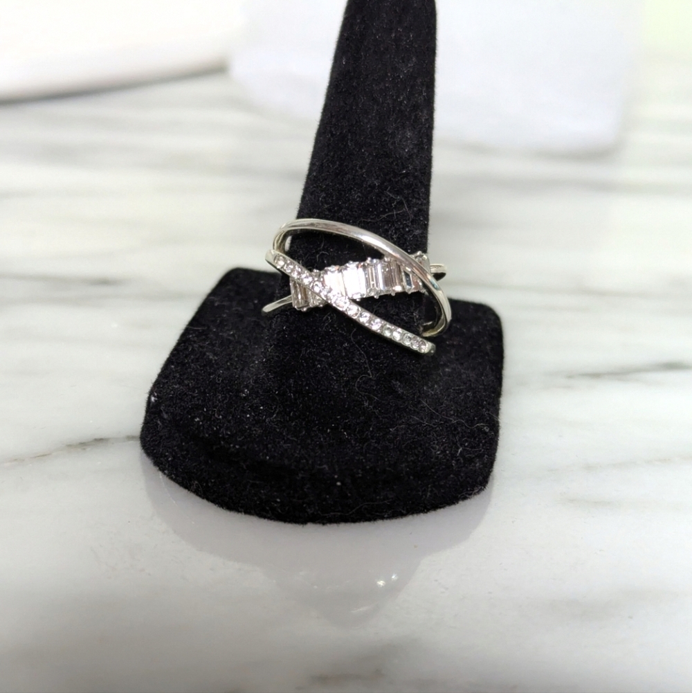 Silver Crossover Ring Sparkling 💎💎💍💍Size 8